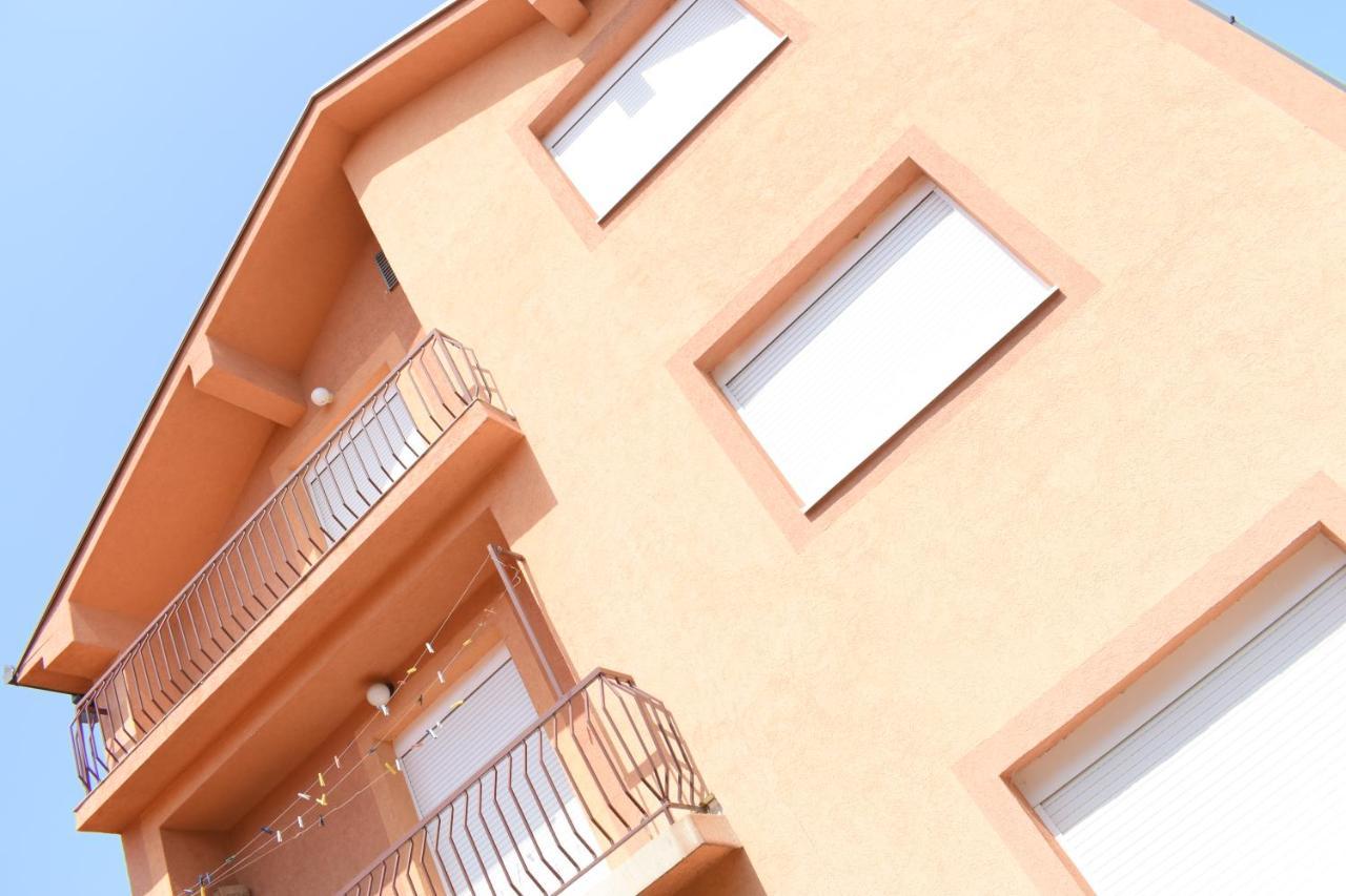 Apartments Holiday Вране Экстерьер фото