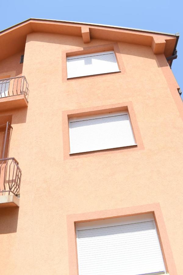 Apartments Holiday Вране Экстерьер фото