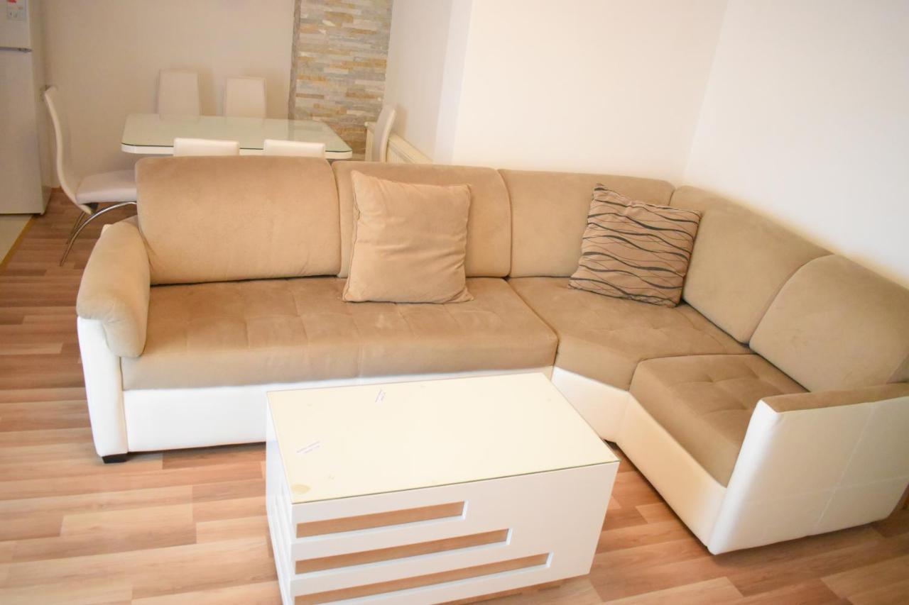 Apartments Holiday Вране Экстерьер фото