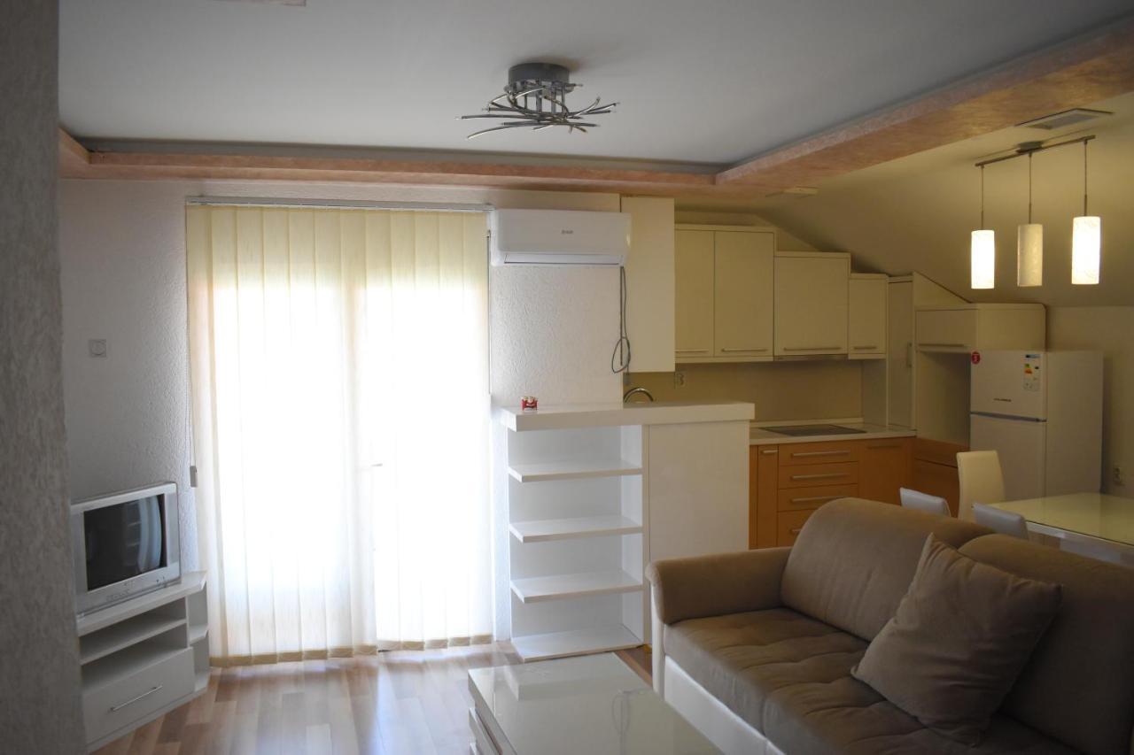 Apartments Holiday Вране Экстерьер фото