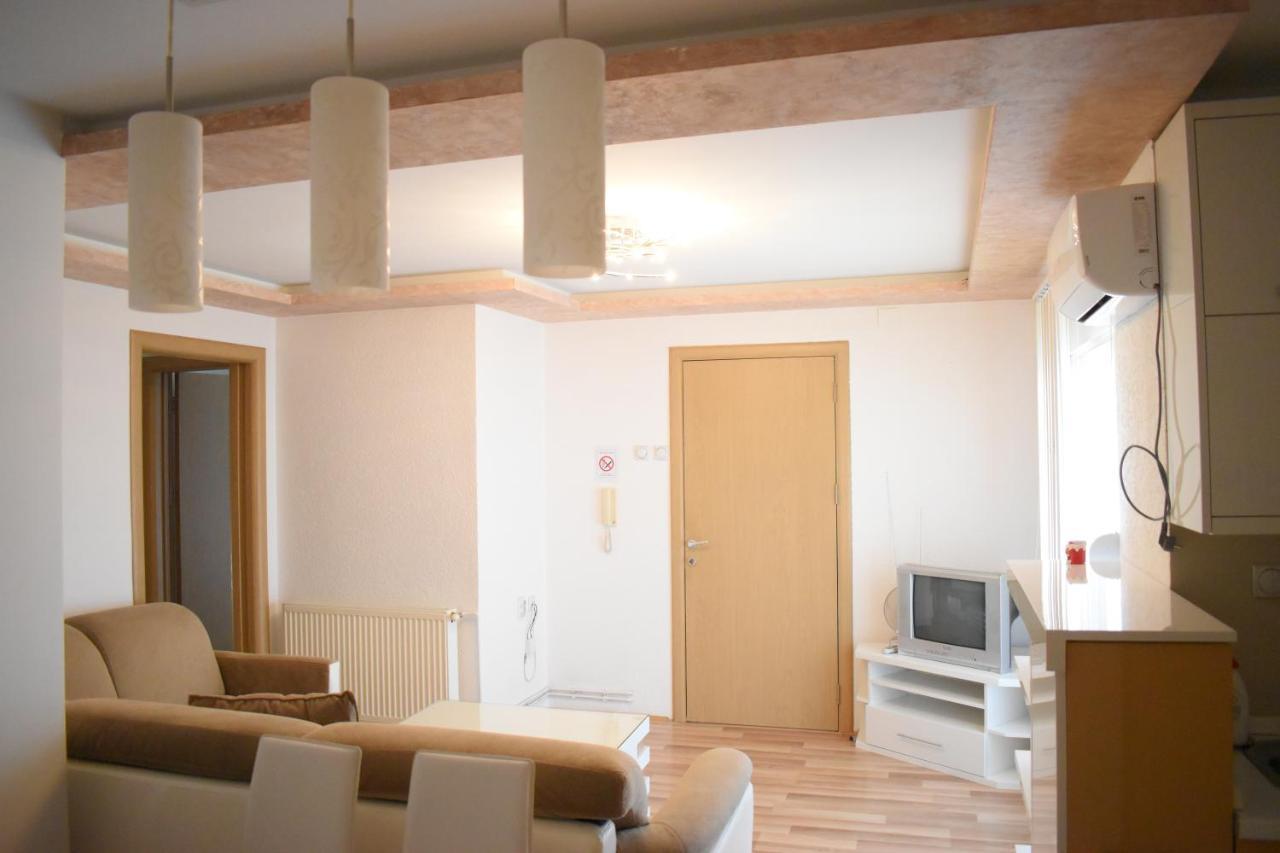 Apartments Holiday Вране Экстерьер фото