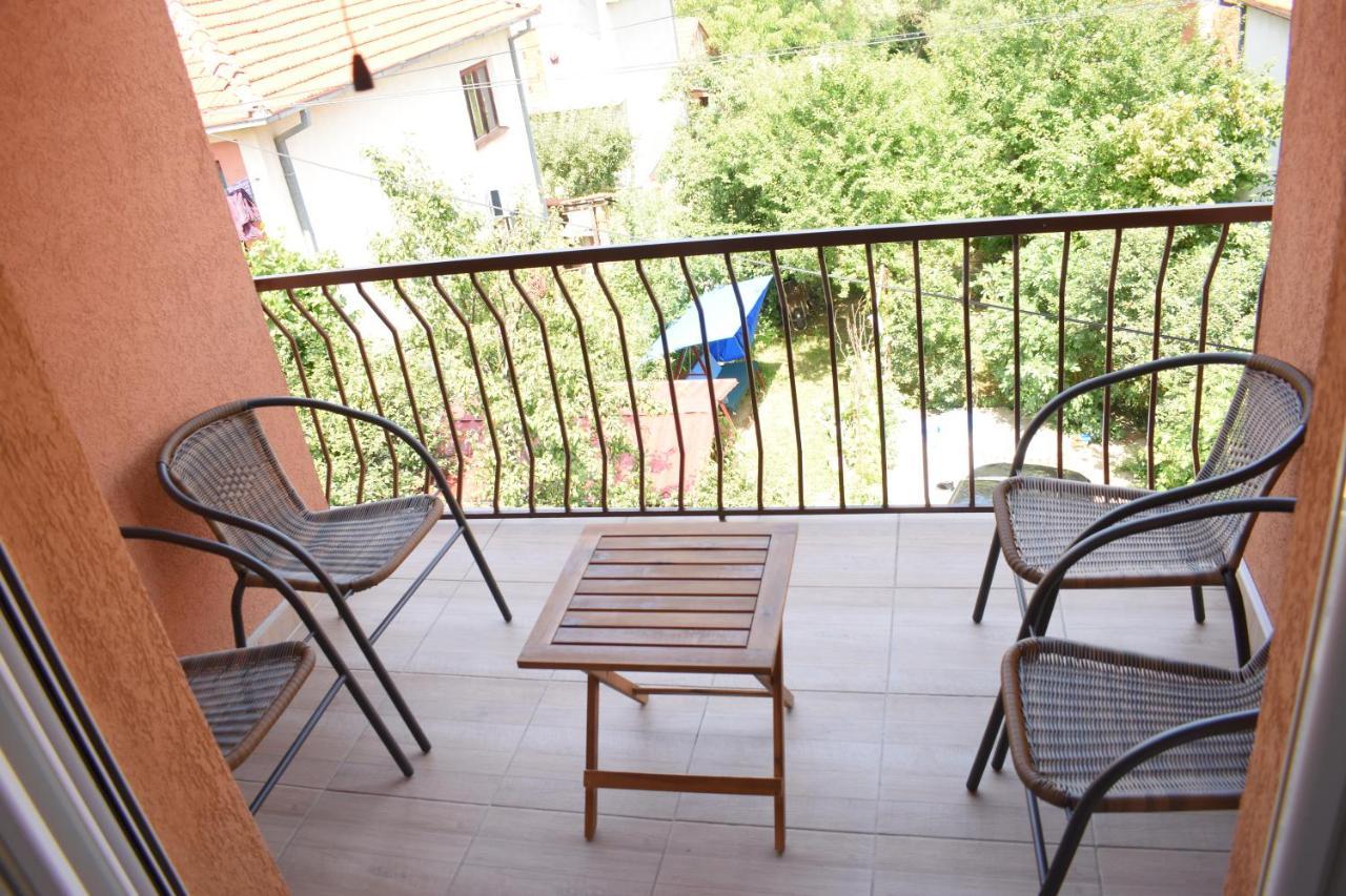 Apartments Holiday Вране Экстерьер фото