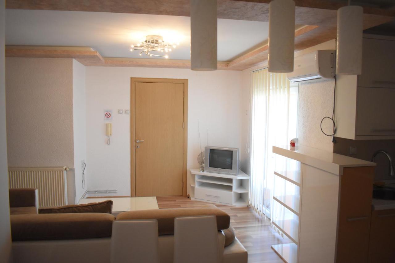 Apartments Holiday Вране Экстерьер фото