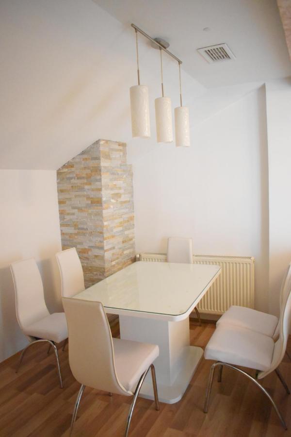 Apartments Holiday Вране Экстерьер фото