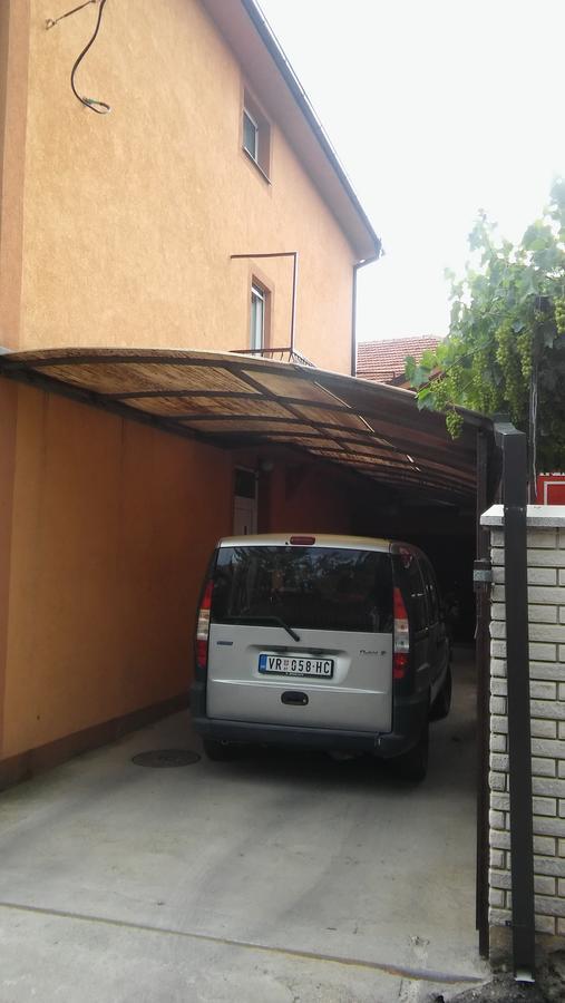 Apartments Holiday Вране Экстерьер фото