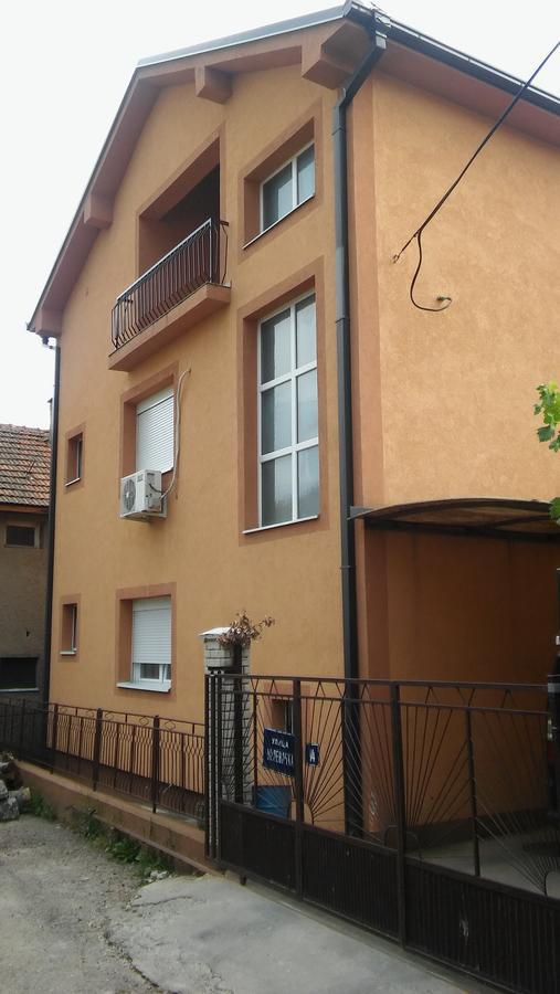 Apartments Holiday Вране Экстерьер фото