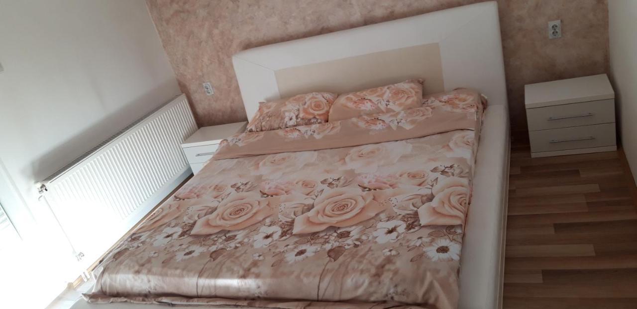Apartments Holiday Вране Экстерьер фото