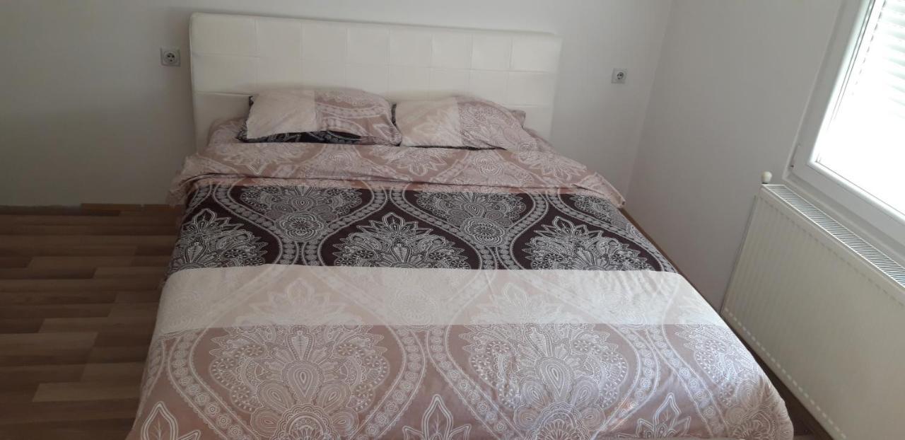 Apartments Holiday Вране Экстерьер фото